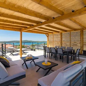 https://penthouse-apartment-sax.pula-hotels.org